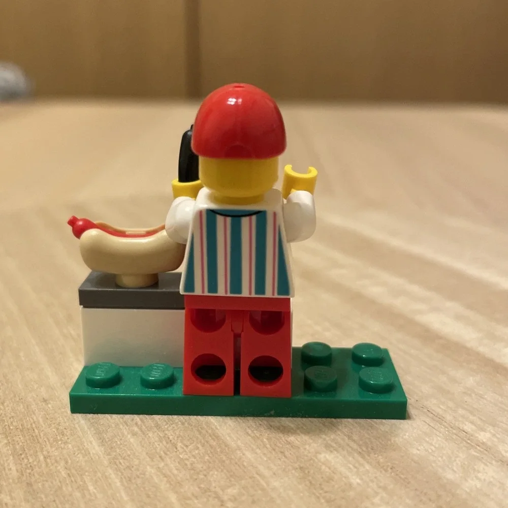 Lego City Street Country Fair Amusement Park Hot Dog Server / Seller Mini Figure